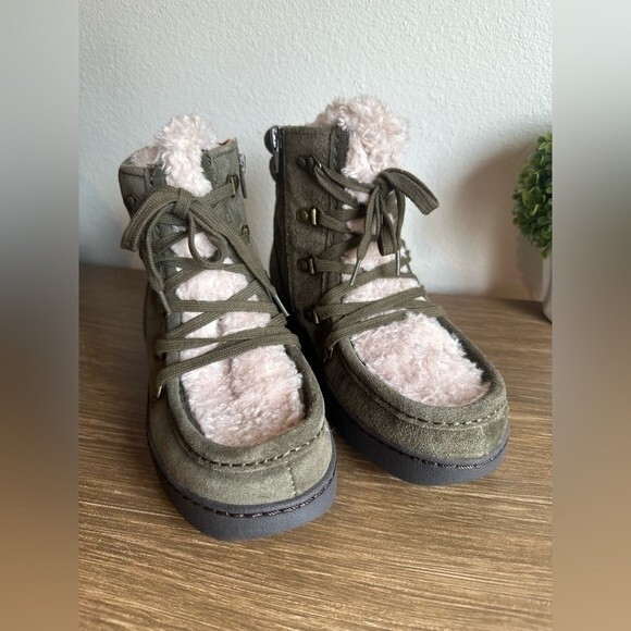 NWOB ** Zodiac Pierson Bootie Suede Dark Olive Size 6.5 - Picture 7 of 16